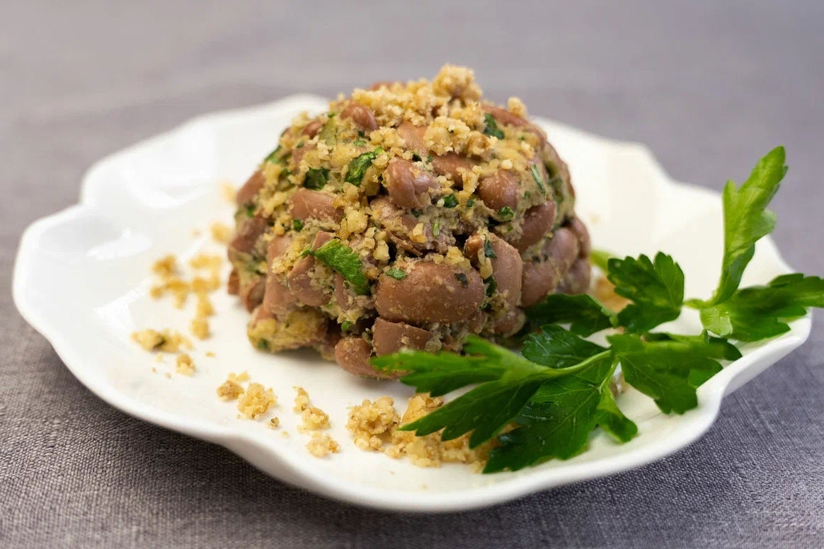 Красная фасоль с орехами