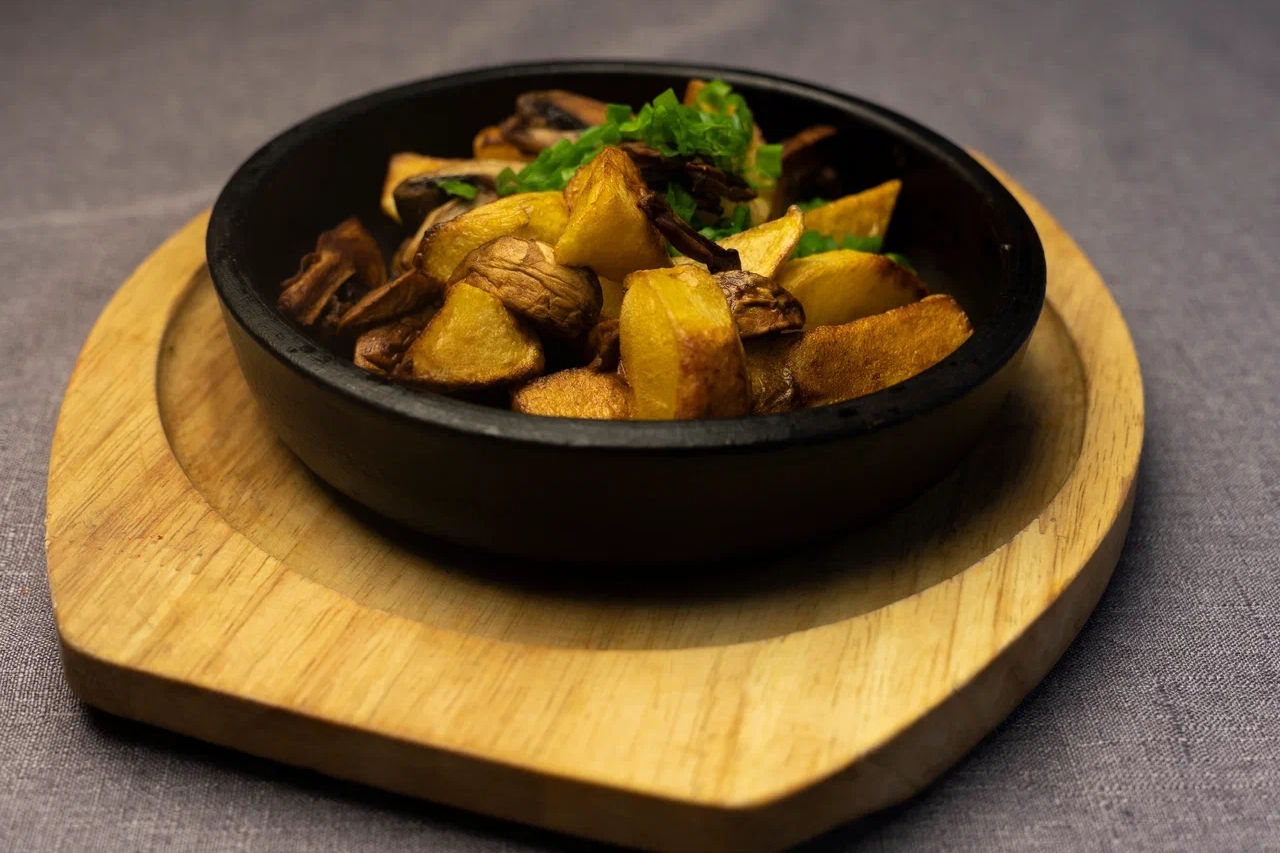 Картофель с грибами на кеци